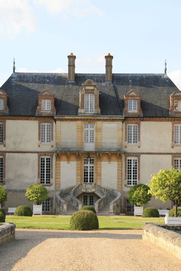 Chateau Bee - We love the sheer elegance of Chateau de Bourron, with its  moats, large gardens, opulent rooms and rich features. Located near Paris  in the Fontainebleau area, it is a